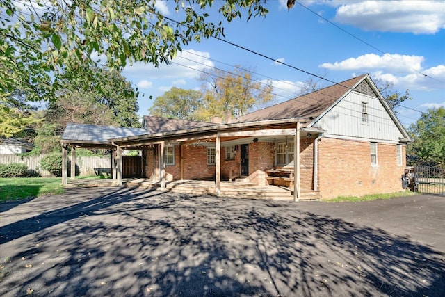 view of front facade featuring covered porch