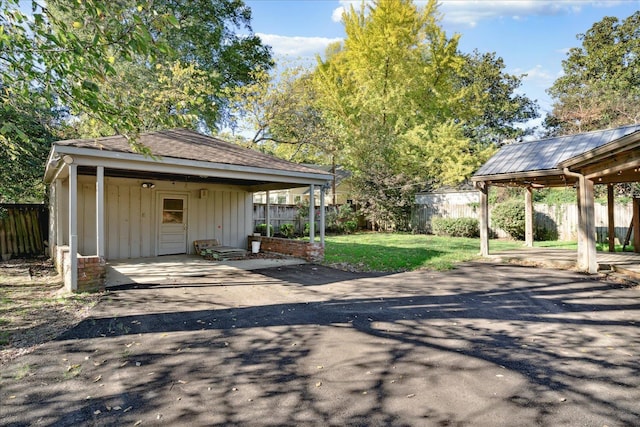 exterior space featuring a lawn