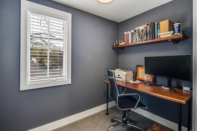 office area with a healthy amount of sunlight