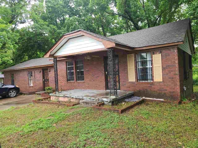 view of front of home with a front lawn and covered porch