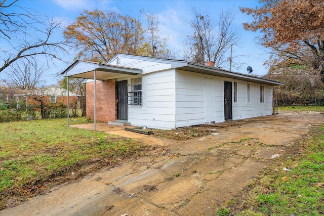 exterior space featuring a yard