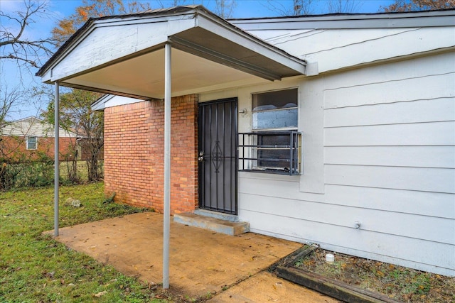 property entrance featuring a patio area