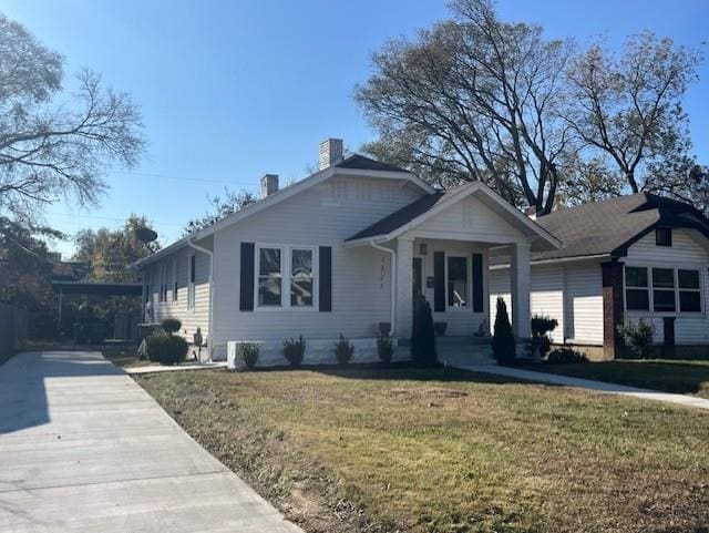 view of front of house featuring a front yard