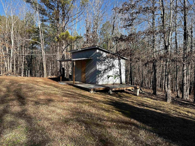 exterior space featuring a lawn