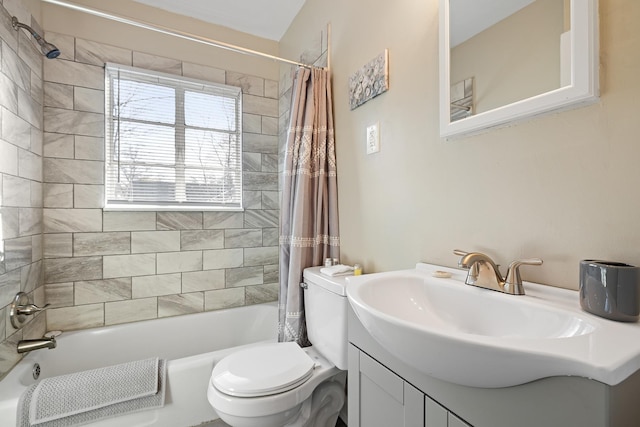 full bathroom with shower / tub combo with curtain, vanity, and toilet