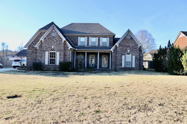 view of front facade featuring a front yard