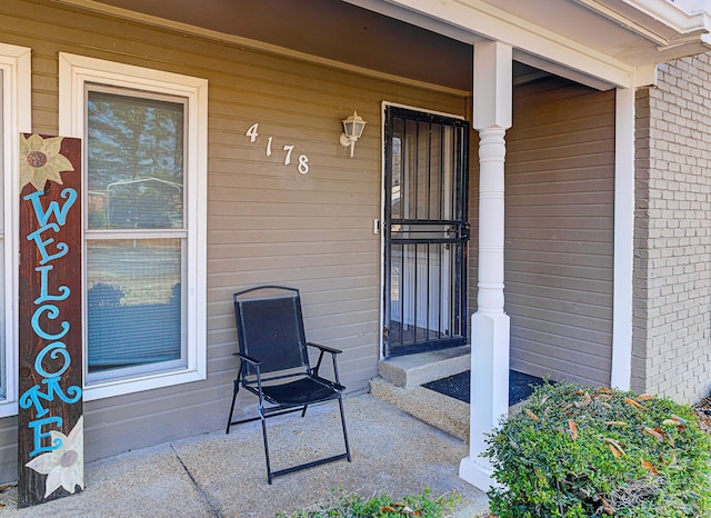 property entrance with covered porch