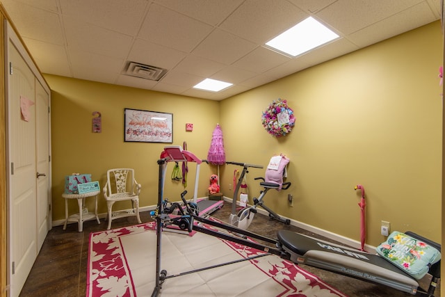 workout room featuring a drop ceiling