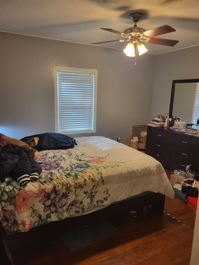 bedroom featuring a textured ceiling, hardwood / wood-style flooring, and ceiling fan