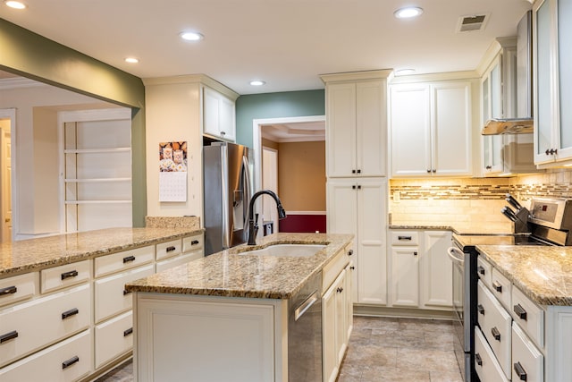 kitchen featuring sink, stainless steel appliances, light stone counters, a kitchen island with sink, and ornamental molding