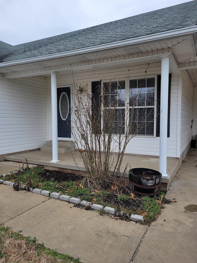 entrance to property featuring a porch