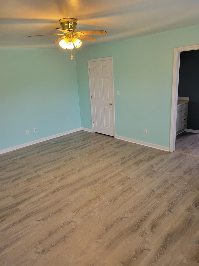 unfurnished room featuring light hardwood / wood-style flooring and ceiling fan