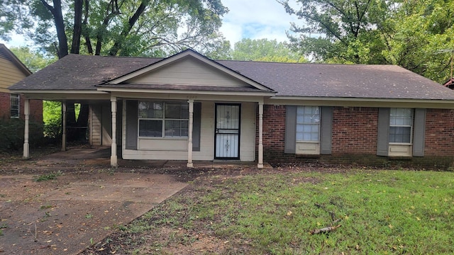 view of front of house with a carport and a front lawn