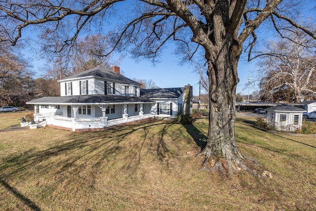 view of front of house featuring covered porch and a front lawn