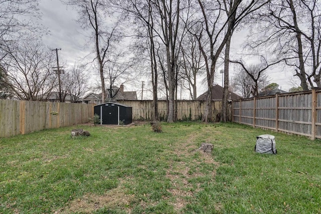 view of yard with a storage unit