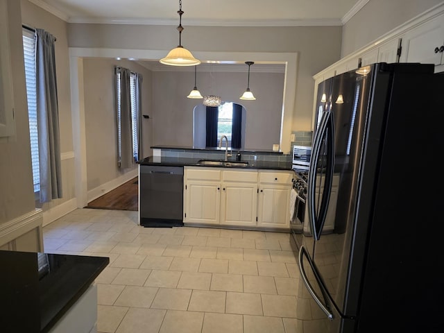 kitchen featuring a sink, hanging light fixtures, black appliances, dark countertops, and crown molding