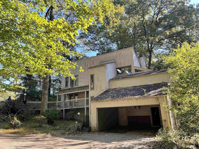 exterior space featuring driveway