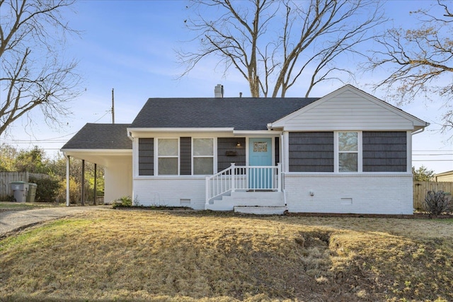 view of front of house featuring a carport and a front yard