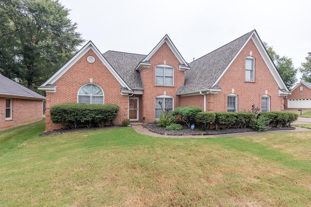 view of front property featuring a front yard