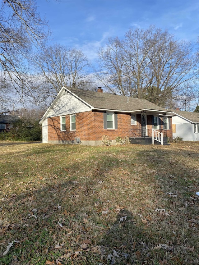 view of front of property featuring a front yard