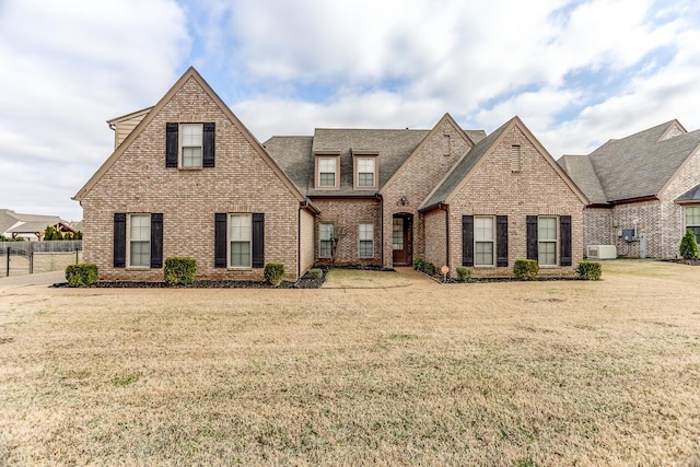 view of front of home featuring a front yard