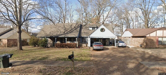 view of front of property featuring a garage and a front lawn