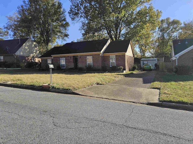 view of front of property featuring a front lawn and an outdoor structure