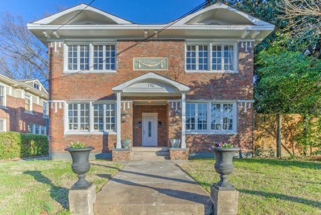 view of front of house with a front yard