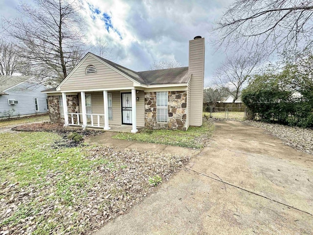 view of front facade with a porch