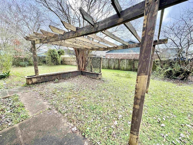 view of yard featuring a pergola