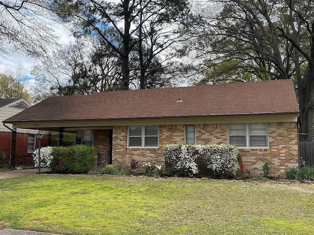 view of front of property with a front yard