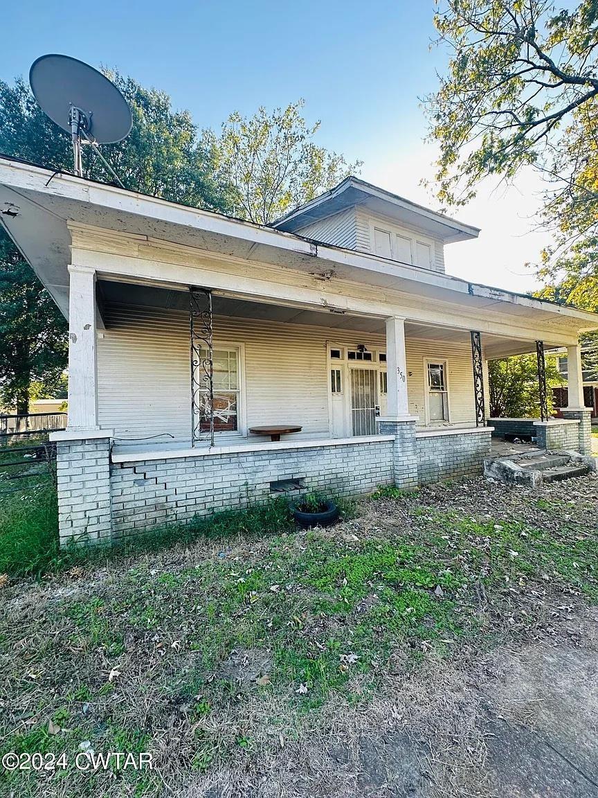 view of front of house with a porch