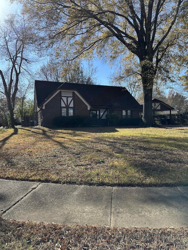 view of front of property with a front yard