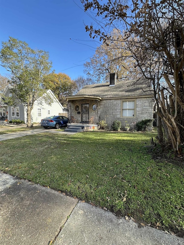 view of front of house with a front yard