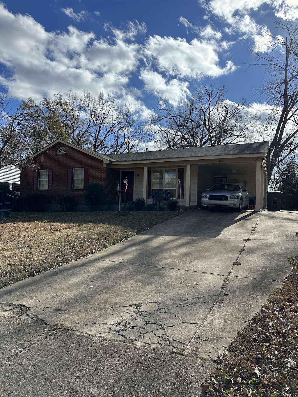 single story home with a carport