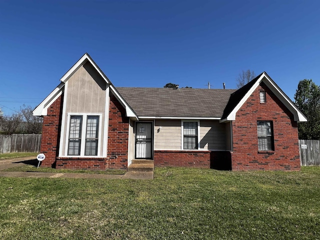 view of front of house with a front yard