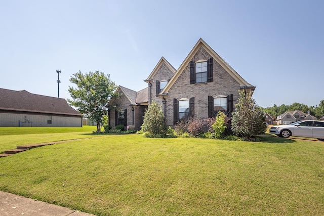 view of front of house featuring a front lawn