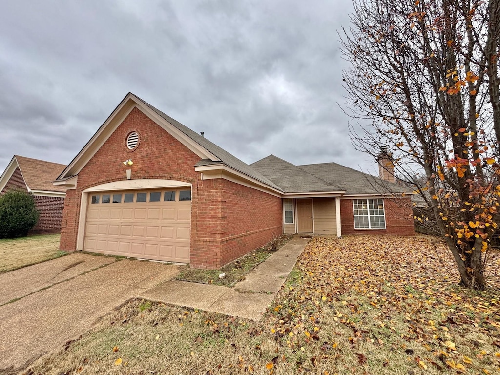 view of front of house featuring a garage