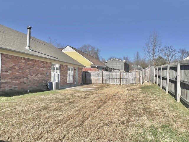 view of yard featuring central AC unit