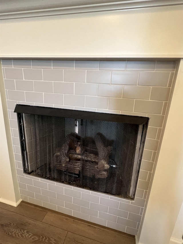 room details featuring a fireplace and hardwood / wood-style flooring