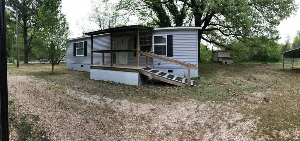 view of front facade featuring a carport