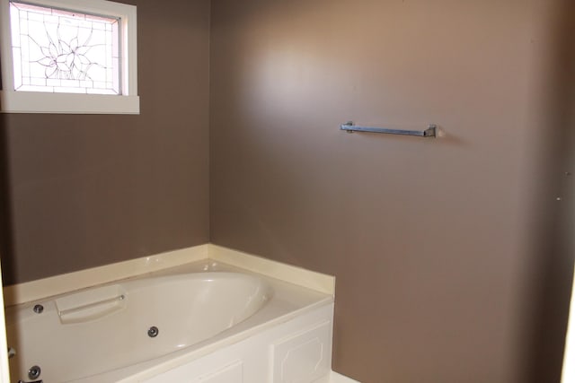 bathroom featuring a bathtub