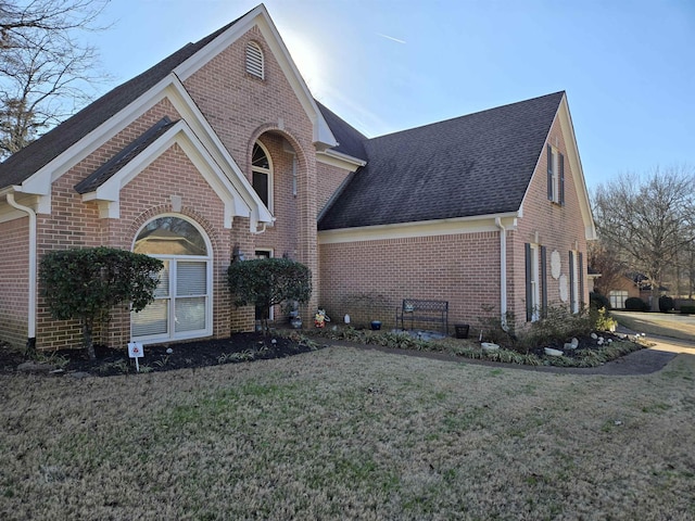 view of front of house with a front yard