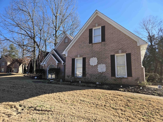 view of front of house with a front yard