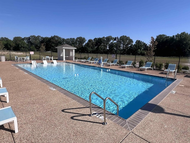 4840 Lyla Ln, Collierville, TN 38017 - community pool with a patio and view of wooded area