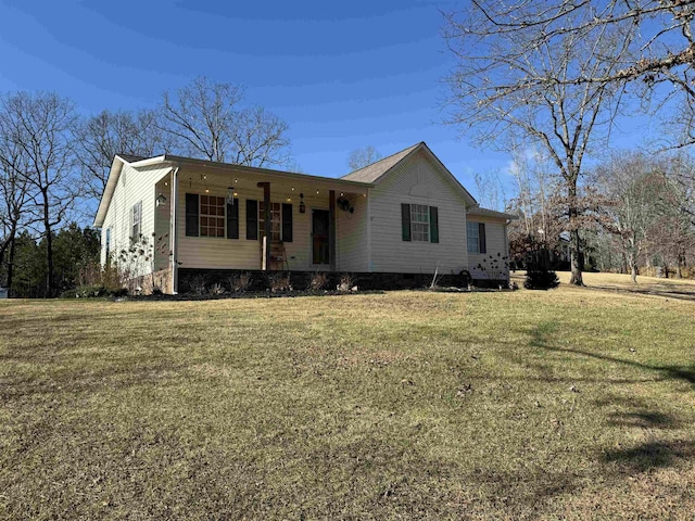 ranch-style home featuring a front yard