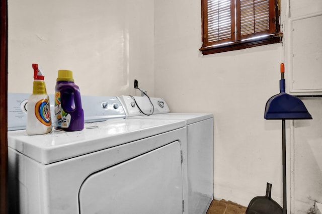 laundry room featuring tile patterned flooring and washing machine and dryer