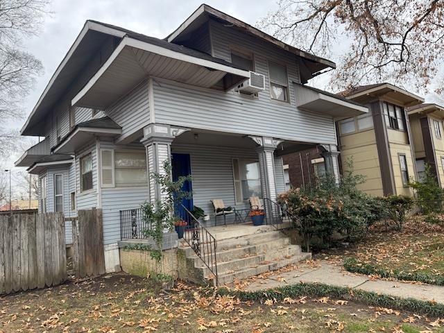 view of front facade with covered porch