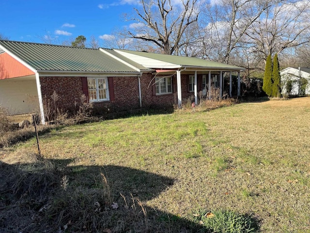 exterior space featuring a lawn