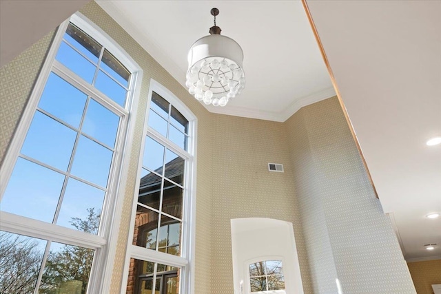 details featuring ornamental molding and a notable chandelier